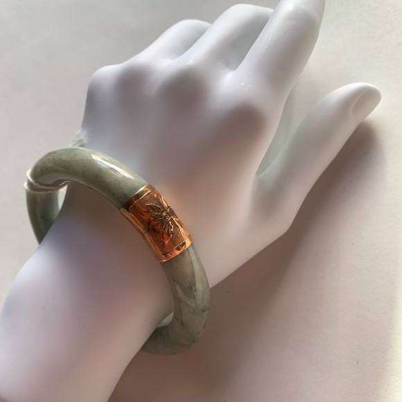 737) antique BURMA JADITE hinged CLIK CLAK bangle